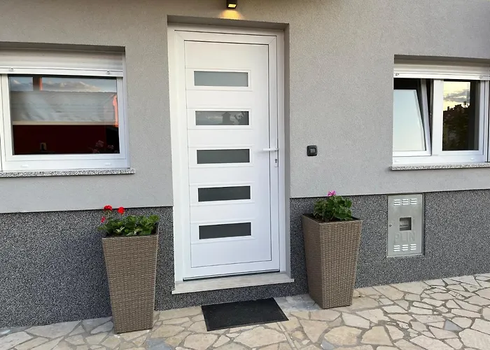 Apartment A & N With Free Private Parking *