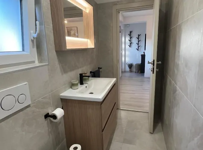 Apartment A & N With Free Private Parking